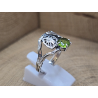 Echt zilveren ring met Peridoot en libel